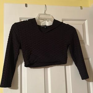 Black long sleeve workout crop top